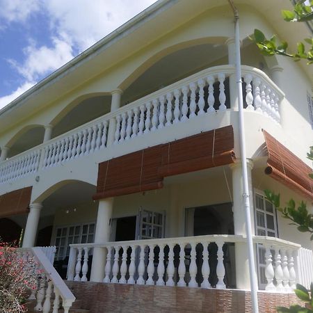 فيلا Tropical Garden Self Catering فيكتوريا المظهر الخارجي الصورة