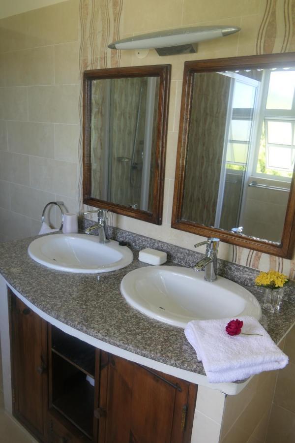 فيلا Tropical Garden Self Catering فيكتوريا المظهر الخارجي الصورة
