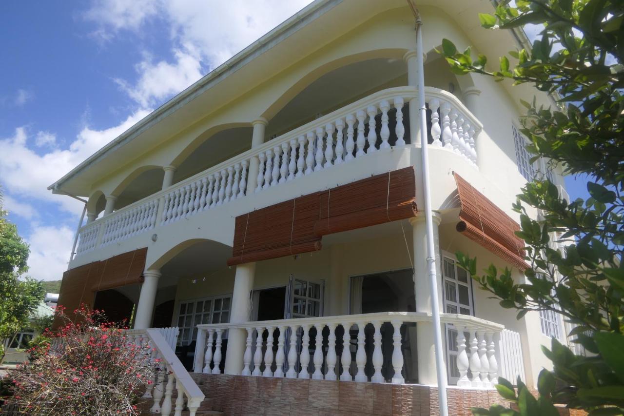 فيلا Tropical Garden Self Catering فيكتوريا المظهر الخارجي الصورة