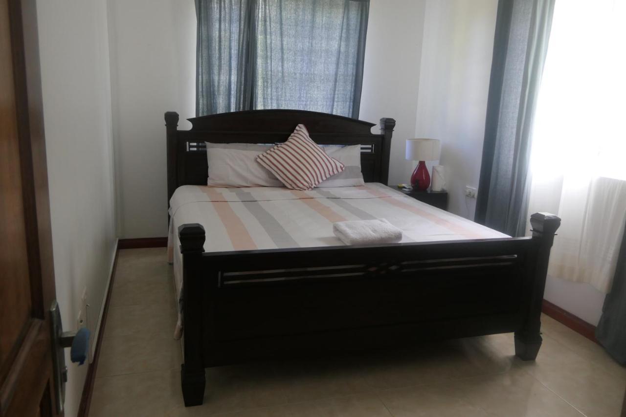 فيلا Tropical Garden Self Catering فيكتوريا المظهر الخارجي الصورة