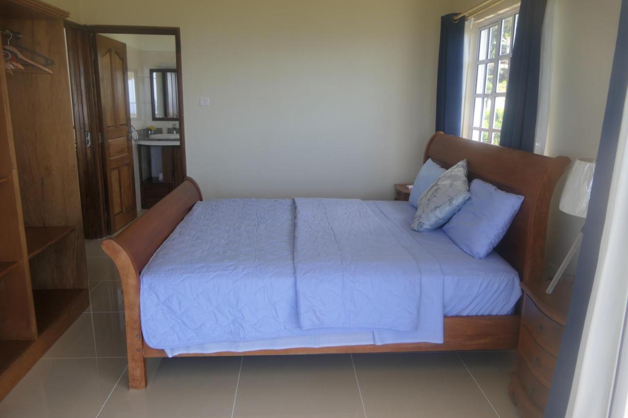 فيلا Tropical Garden Self Catering فيكتوريا المظهر الخارجي الصورة