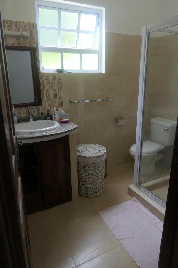 فيلا Tropical Garden Self Catering فيكتوريا المظهر الخارجي الصورة
