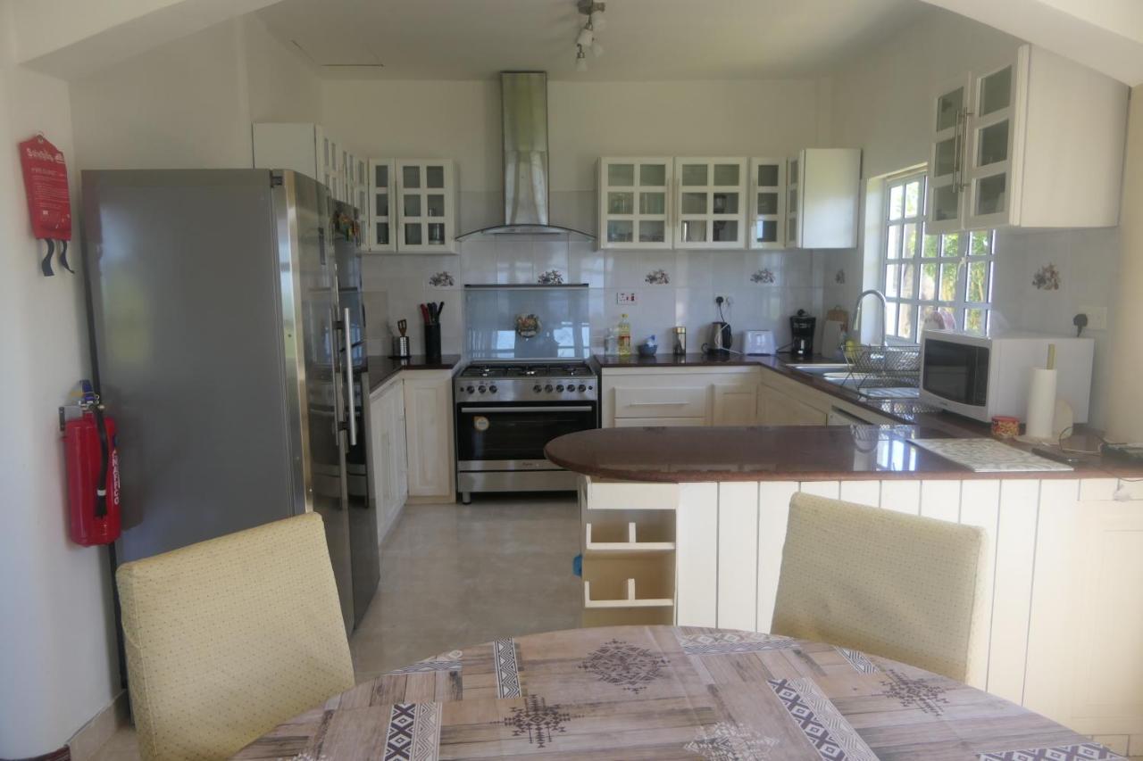 فيلا Tropical Garden Self Catering فيكتوريا المظهر الخارجي الصورة