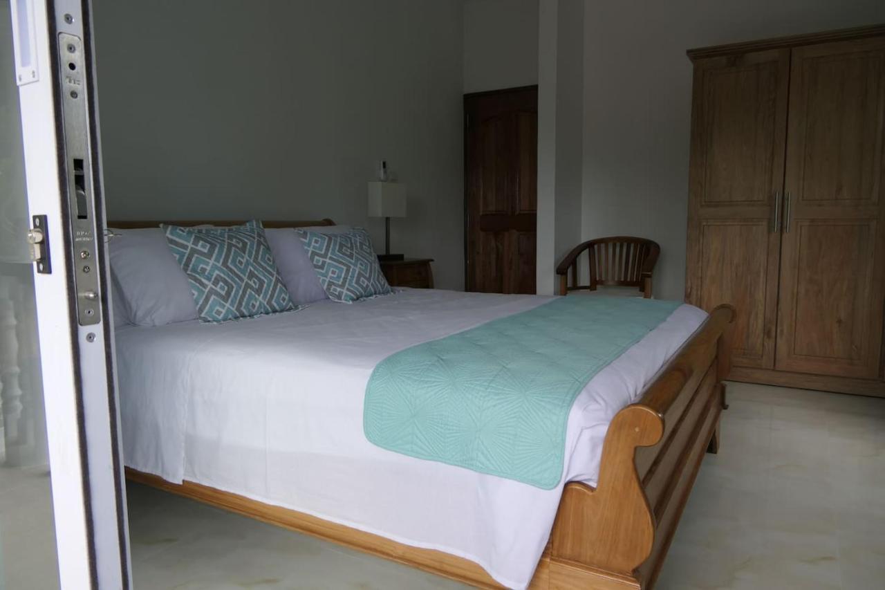 فيلا Tropical Garden Self Catering فيكتوريا المظهر الخارجي الصورة
