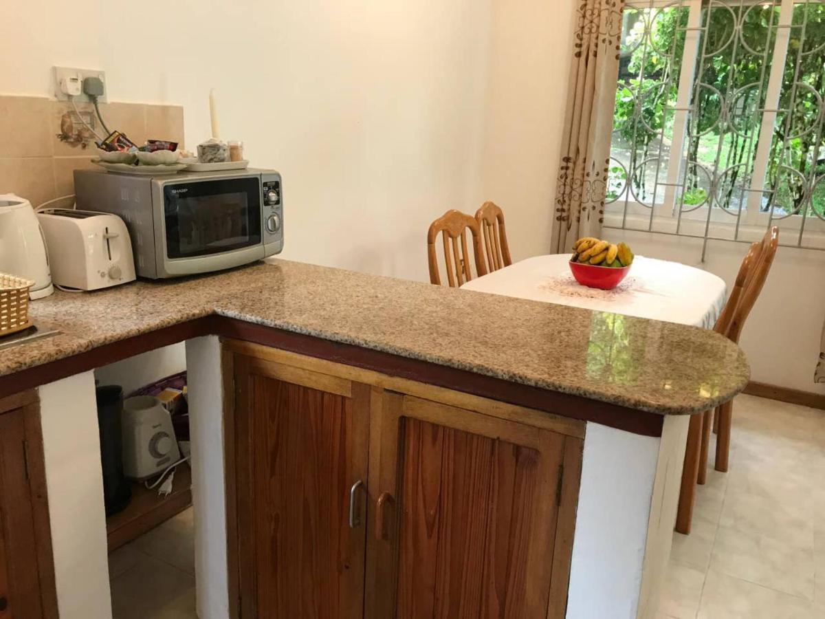 فيلا Tropical Garden Self Catering فيكتوريا المظهر الخارجي الصورة